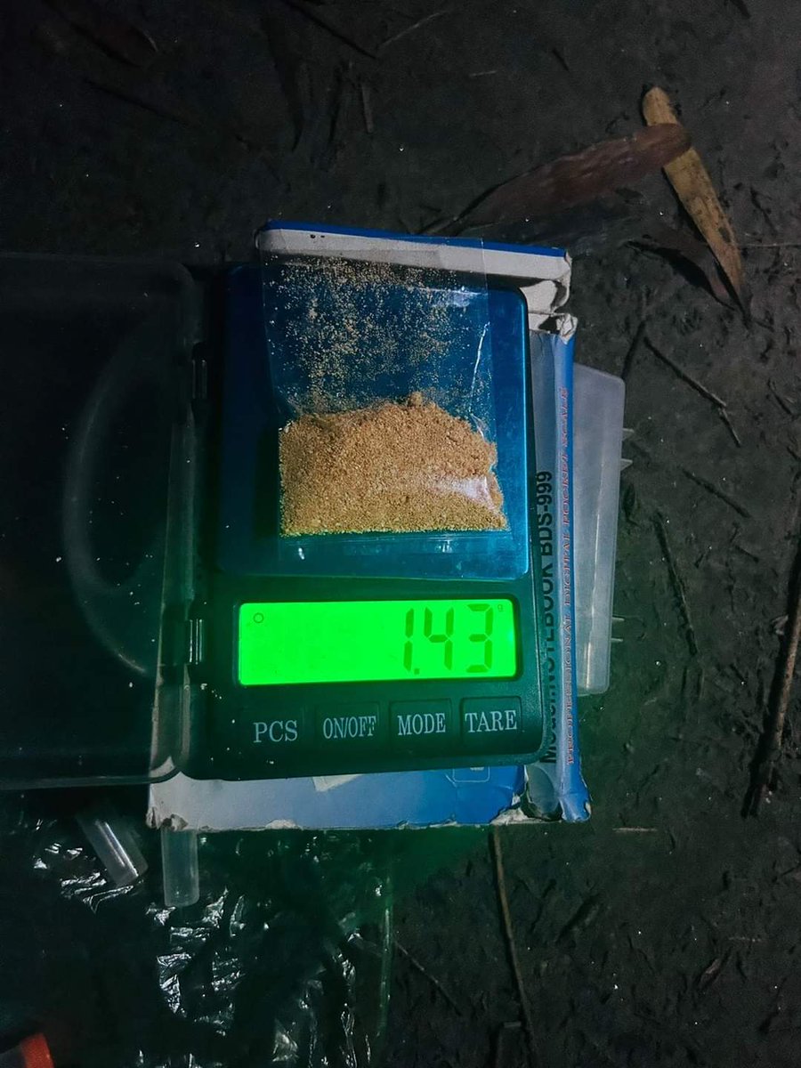 nagaonpolice's tweet photo. A Nagaon Police team led by DSP(P) Sandipon Garg along with OC Dhing PS recovered 9 Plastic Containers filled with suspected Heroin net weighting 1.43 Grams. The accused is arrested for further Legal Action. @himantabiswa @gpsinghips @HardiSpeaks @assampolice @d_mukherjee_IPS https://t.co/NdcZ3jz8x6