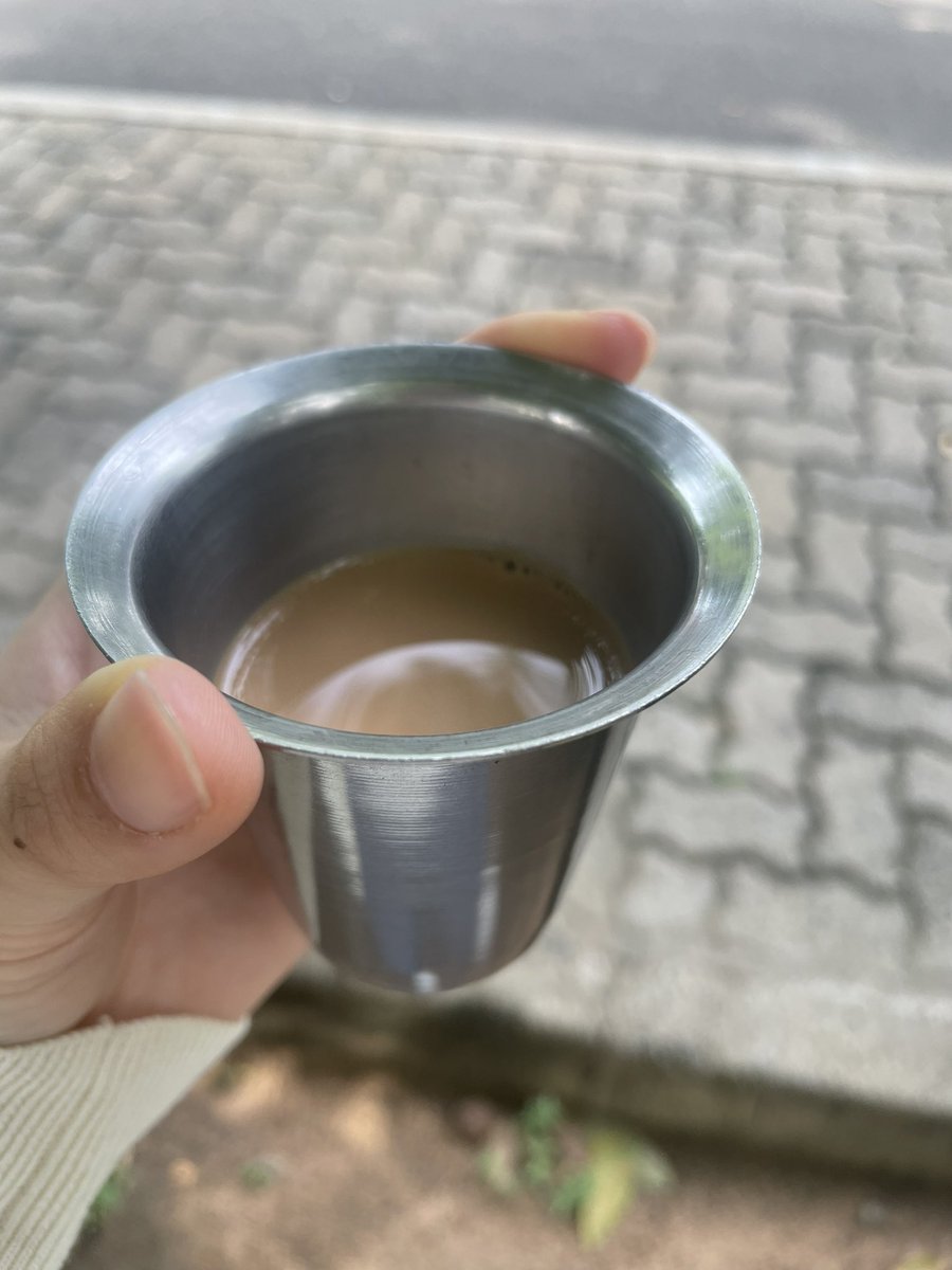 インドではチャイタイム(午前1回午後1回)大事らしいけど、ほんとだった。

一本吸いにいくか的なノリで「Tee？」て言われる。おいしい🫖