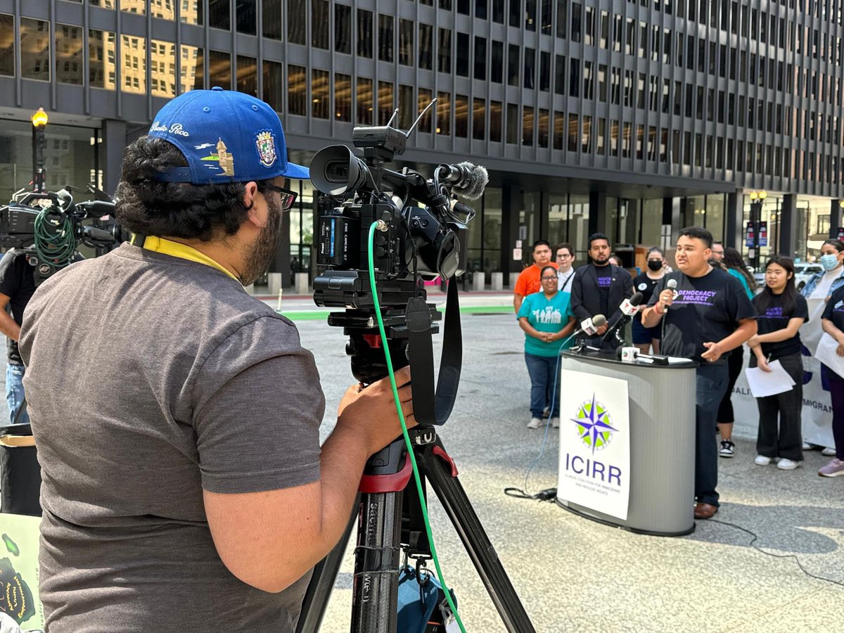 🧵 Yesterday, we officially launched our 2024 Democracy Project! 🎉🎉 

For the past 20+ years, the goal of this fellowship has been to train new leaders to organize in their communities and mobilize immigrant voters and allies to support pro-immigrant policies.