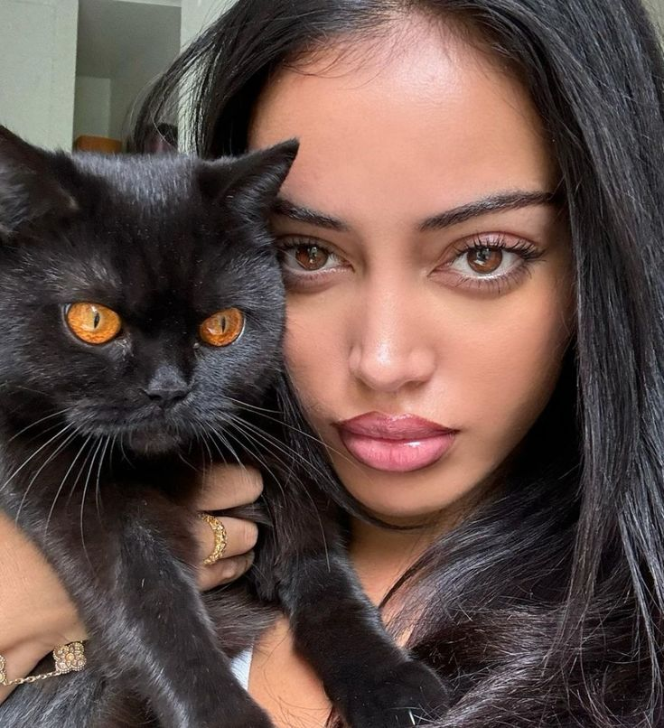 andiclemente's tweet photo. —— La niña de mis ojos, Hera. 🐈‍⬛ 

#SnapQuoteBID https://t.co/3MyJctTM0p