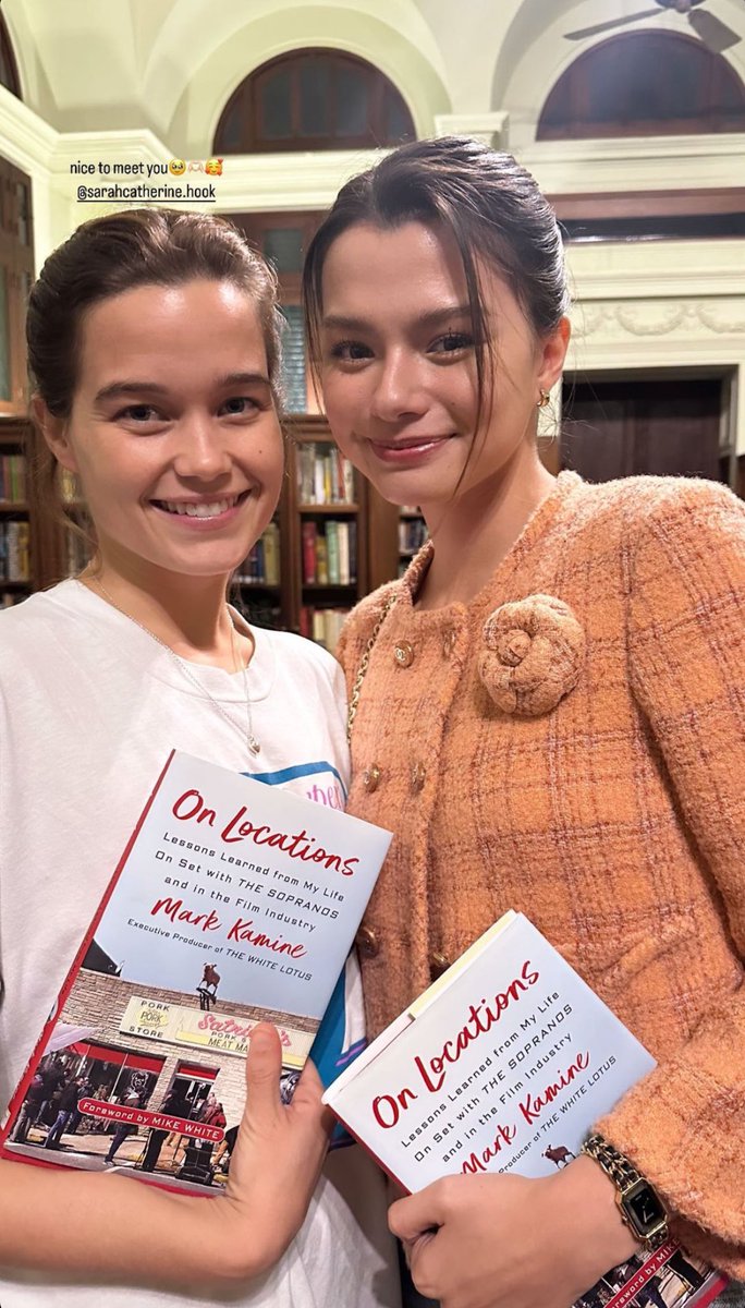 WomenFP's tweet image. #FirstKill actress Sarah Catherine Hook and Thai actress Rebecca Armstrong met ☺️ 

Collision of fandoms 😌

#smallworld #Beckysangels #SarahCatherineHook #SCH #TheLoyalPin #GAPtheseries #Uranus2324xFreenBecky