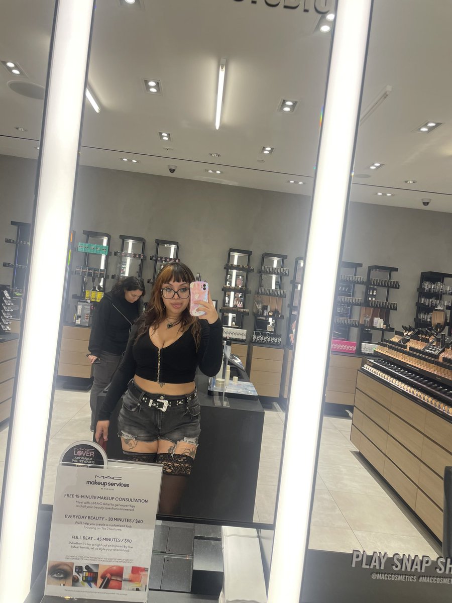 onyxxskye's tweet photo. i love fucking in dressing rooms >~< https://t.co/XQFRP4mtyL