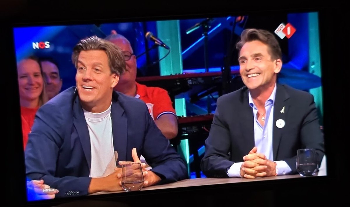 bob_FRANKE's tweet photo. Studio Parijs NPO1 
🇨🇵🇳🇱🏅
#paris #olympics #dutchtv #tv #eiffeltower
#toureiffel
#eiffeltoren 

Mon premier Life TV

https://t.co/mjr33h4rDH https://t.co/ixx91YhbN7