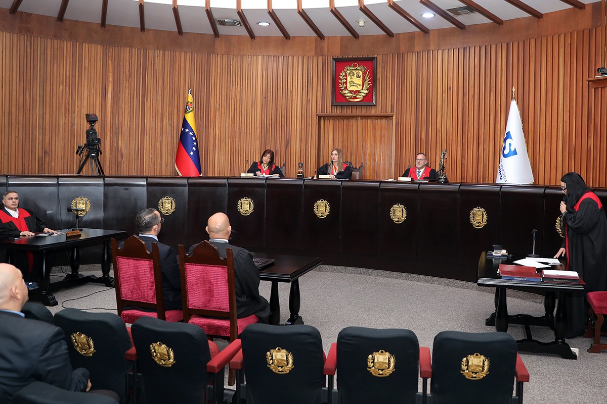 Alfonso Campos del partido Esperanza por el Cambio acude a las instancias del Máximo Tribunal del #TSJ para audiencia de la Sala Electoral tras comicios del 28-J