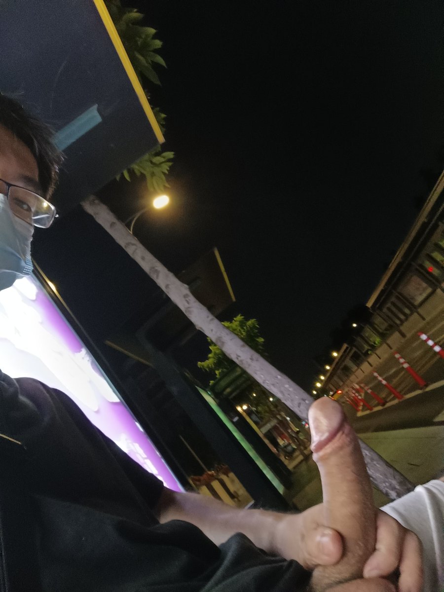 夜深人静。