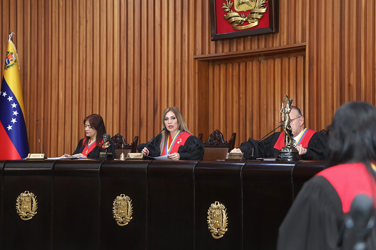 El candidato Javier Bertucci del partido El Cambio estuvo presente en la audiencia convocada por la Sala Electoral del Poder Judicial venezolano #TSJ