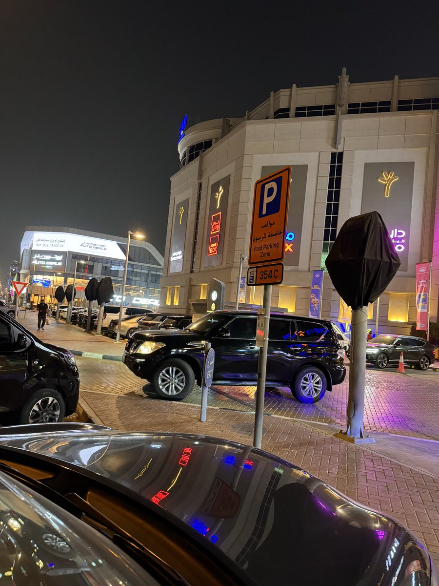 beajubilant's tweet photo. @ParkinUAE @rta_dubai got an unfair fine. I had paid parking. Pls see screenshots. The inspector was present at the place, he confirmed that I paid, but said that he cannot do anything and asked me to call 8009090. Call asked me to go on website. No option to dispute fine. help? https://t.co/UwT4YllWXg