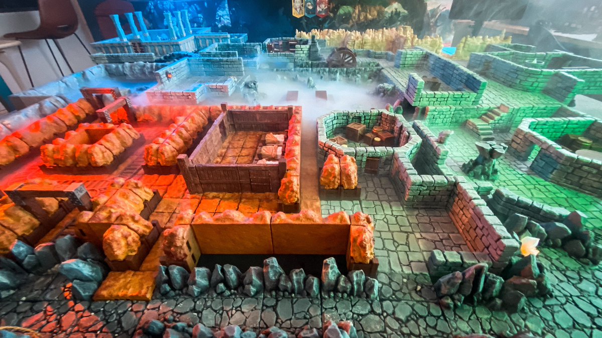 Saliendodemi's tweet photo. Aquí van un par de fotos de la inmensidad impresa en casa con @BambulabGlobal y filamento @Polymaker_3D enviado por @3djake_official #phandelver #dnd5e #LMoP. Y sobre todo, que no hubiera podido gestionar sin tener la ficha de los personajes en @nivel_20. Ideal para DM primerizos https://t.co/71MkfMUAIm