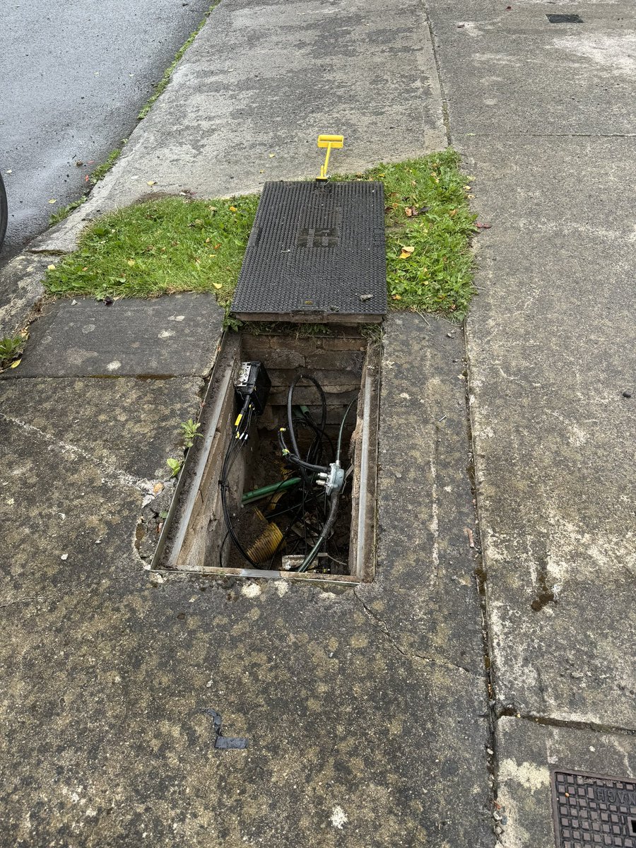 dubs1995's tweet photo. What a disgrace from Virgin Media. My neighbour was getting there internet installed and when I was walking I fell of over man hole cover. Could have been  a young child or an older person. Please get touch  @VirginMediaIE  @virginmedia  @Actavo_HQ  @Actavo_Events  @Fingalcoco https://t.co/j0LU8hD2YV