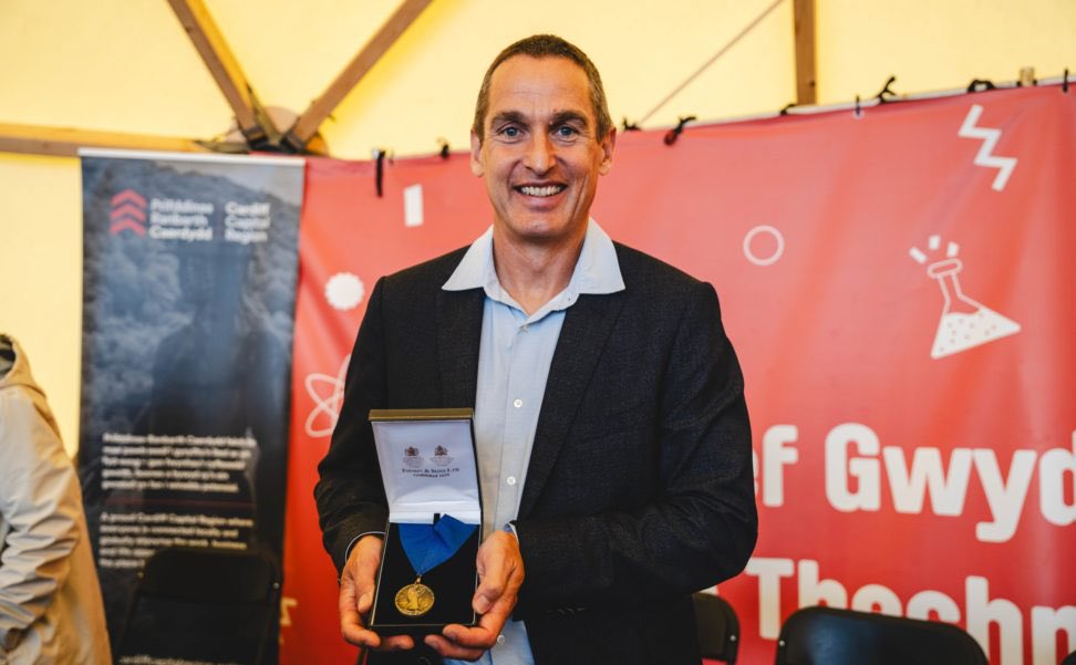 A special moment at the Science and Technology Village at the <a href="/eisteddfod/">eisteddfod</a> .
The prestigious Science medal was awarded to Head of Beams <a href="/CERN/">CERN</a> Dr Rhodri Jones. Big moment for me to present the ceremony there and later at the main pavilion.