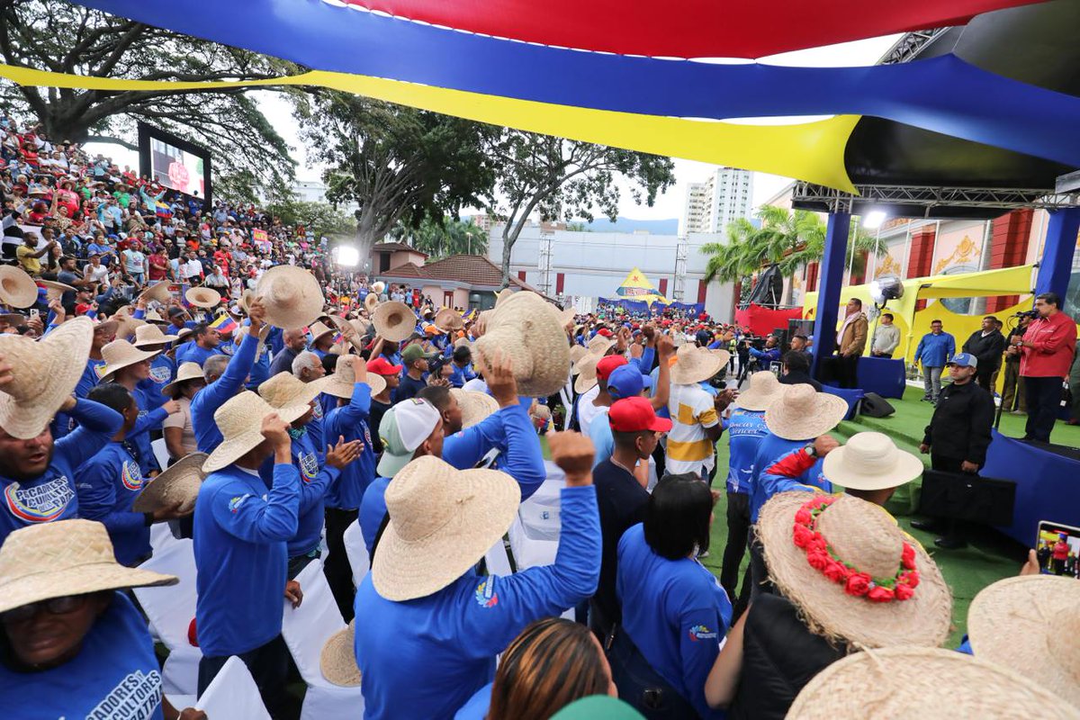 CESPPA (@cesppa_oficial) on Twitter photo #8Ago| Nuestro Pdte. <a href="/NicolasMaduro/">Nicolás Maduro</a> resaltó el rol estelar del pueblo venezolano al derrotar, cada vez que ha sido necesario, los intentos de "los apellidos" por hacerse del poder en Venezuela.
#PuebloSonrienteYEnPaz #8Ago| Nuestro Pdte. <a href="/NicolasMaduro/">Nicolás Maduro</a> resaltó el rol estelar del pueblo venezolano al derrotar, cada vez que ha sido necesario, los intentos de "los apellidos" por hacerse del poder en Venezuela.
#PuebloSonrienteYEnPaz