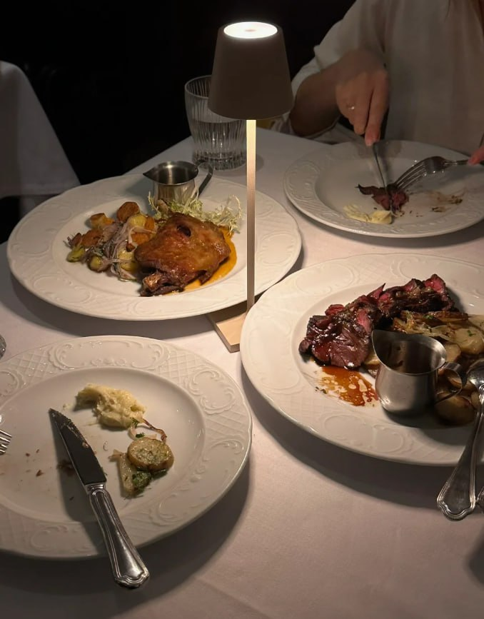 wanhsud's tweet photo. Eating with your bestie is the happiest thing. Do you have a bestie who can eat with you anytime? https://t.co/fMf2P4K6jP