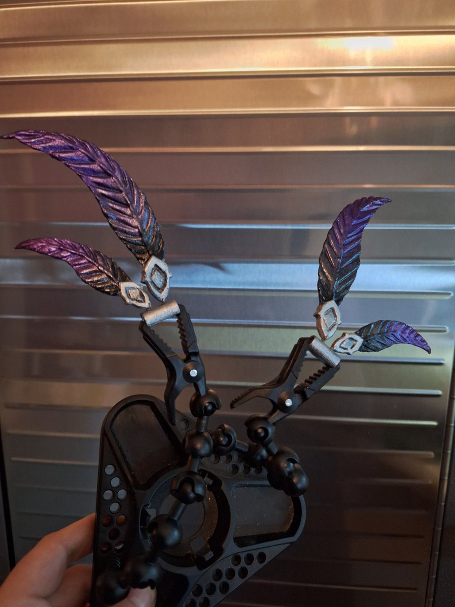 DemonicInnocenc's tweet photo. Brosche, Ohrstecker und Beindingels sind fertig. (Und ich will nix über meinen Schinken hören ja xD)
#Wcs #WcsGermany #TalesofZestiria https://t.co/sINr0314uF