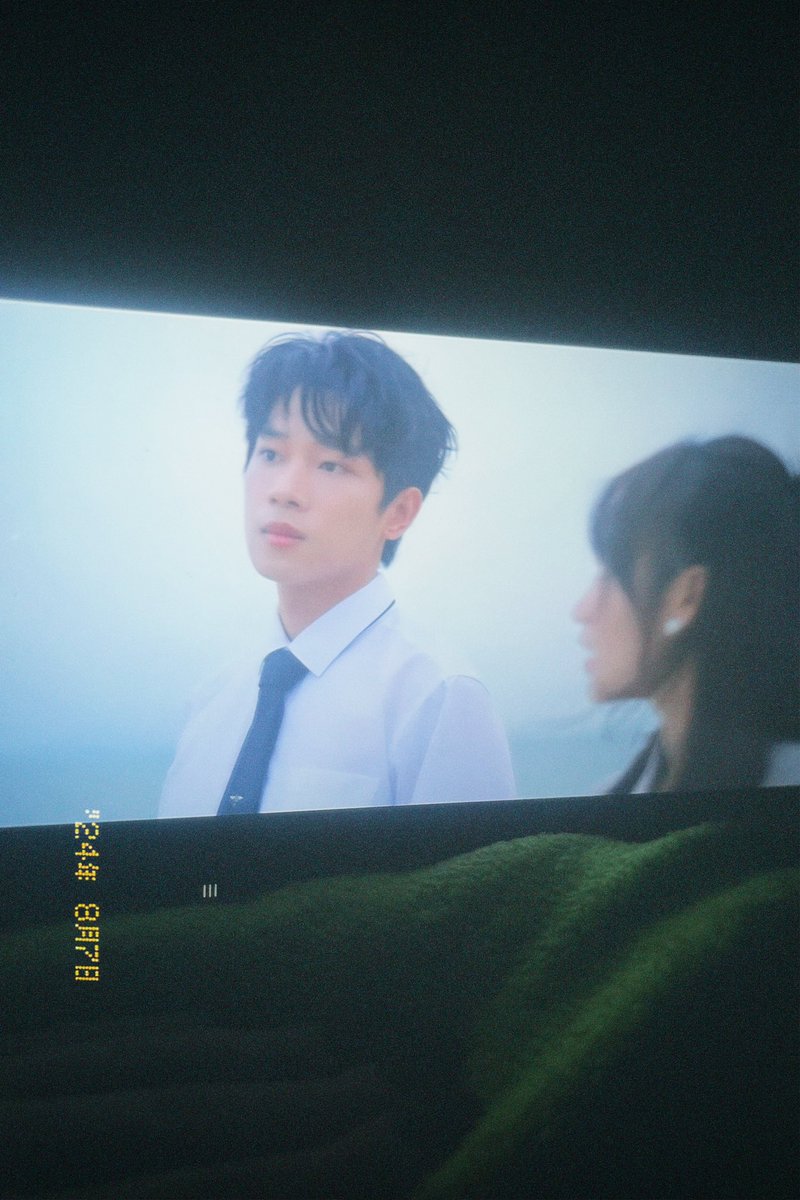 eду уже вторые сутки в автобусе😍 
- вайб 
+ больная спина