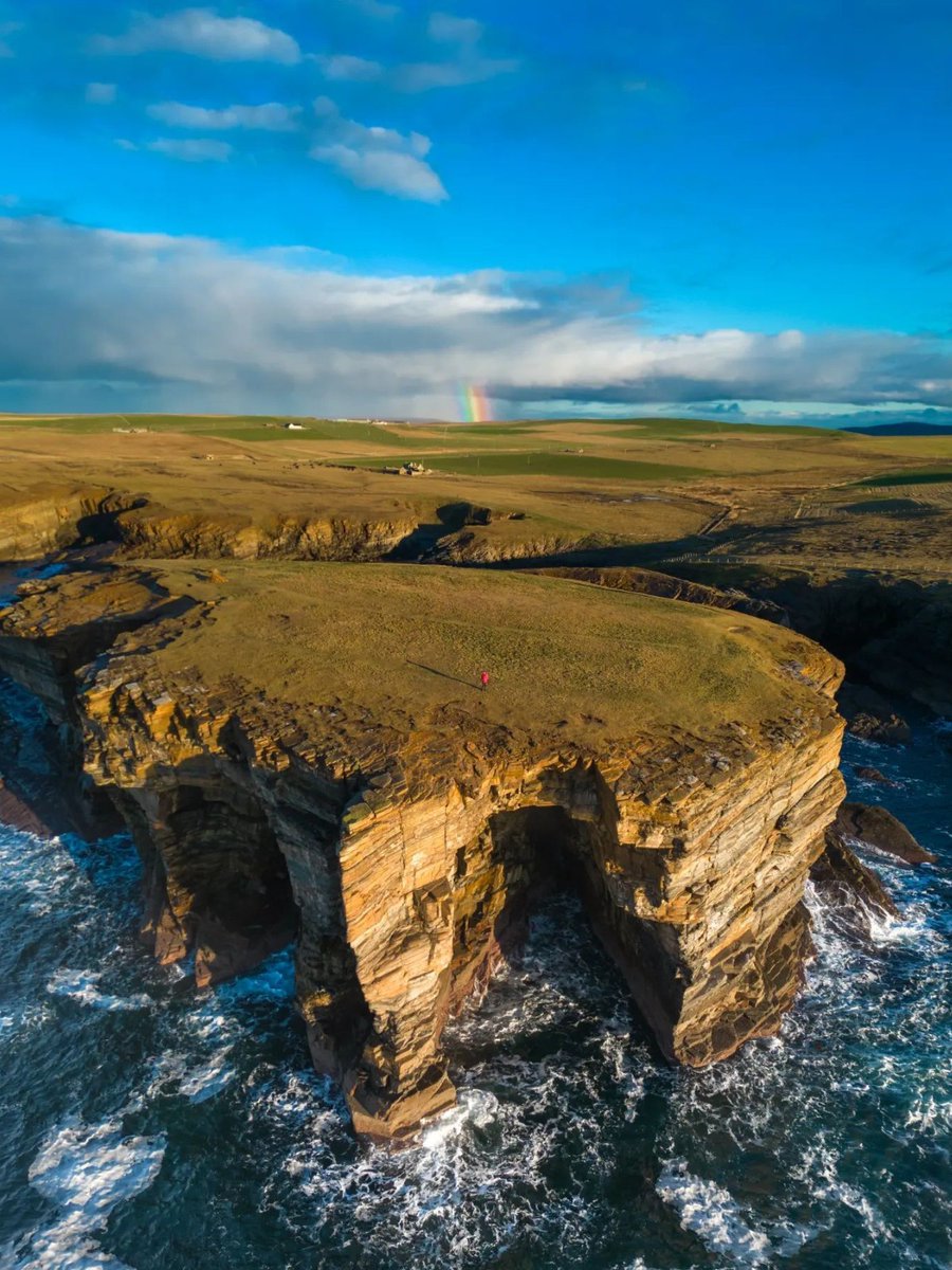 VisitScotland's tweet photo. Let's hear it for the #Orkney Islands! 🥳🌈 Have YOU visited this magical part of #Scotland yet?! ✨

📍 Yesnaby, @orkneycom 📷 IG/isthatnotmike https://t.co/K5DiqGxNR6