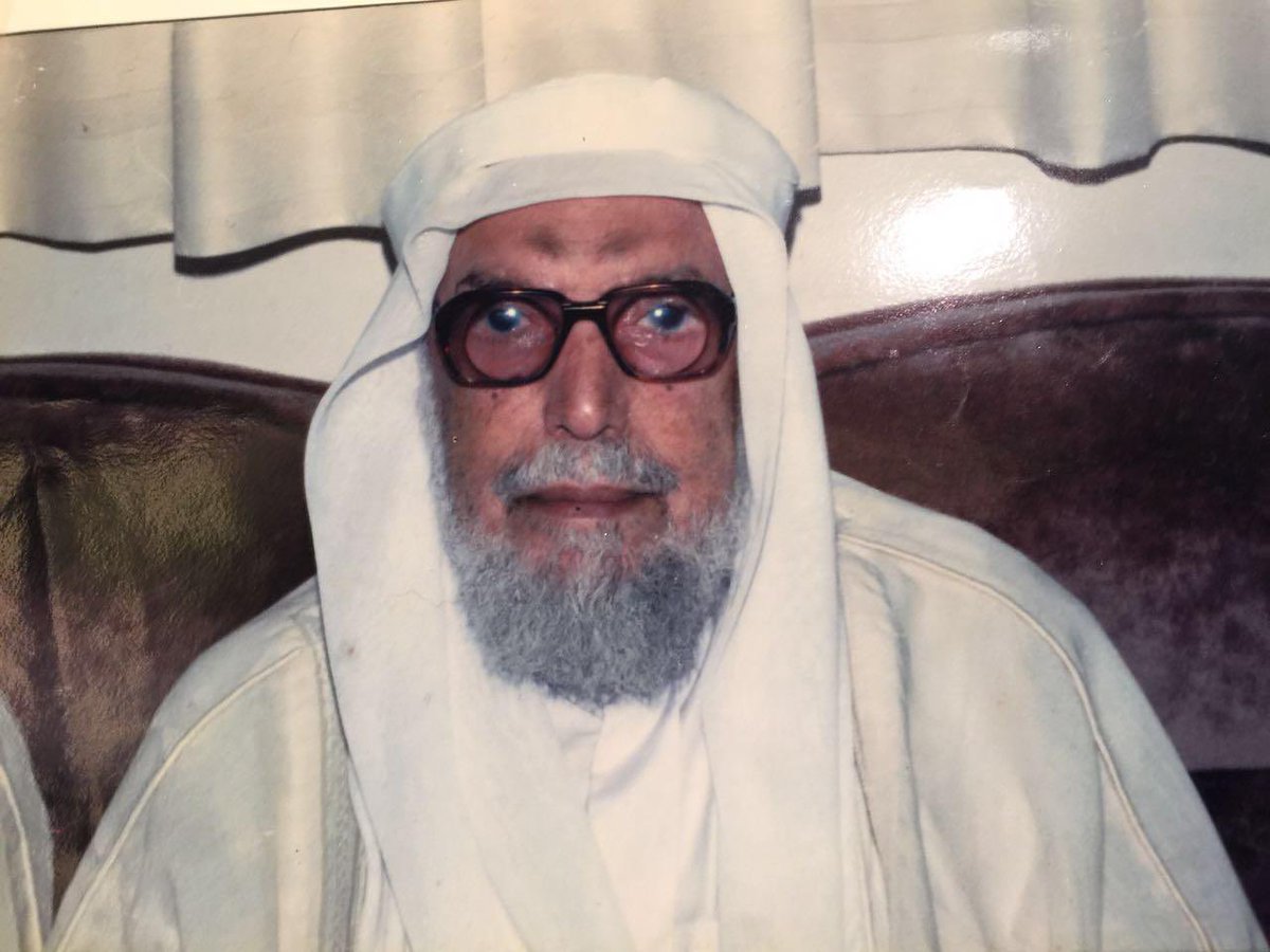 ahmedAlthafar's tweet photo. رحم الله والدنا وشيخنا وجارنا .. فضيلة الشيخ عبدالرحمن بن علي آل شيخ مبارك ..كان له دوراً مميزاً ومؤثراً في أسرته والمجتمع ..كان من ذوي الكرم والفضل والمروءة .. تولى عمادة أسرته .. متميزاً بحافظة قوية .. كان شاعراً .. وكان من نوادر الشعراء .. والحكايات التاريخية حاضرة عند فضيلتة. https://t.co/R0jyglkaMv