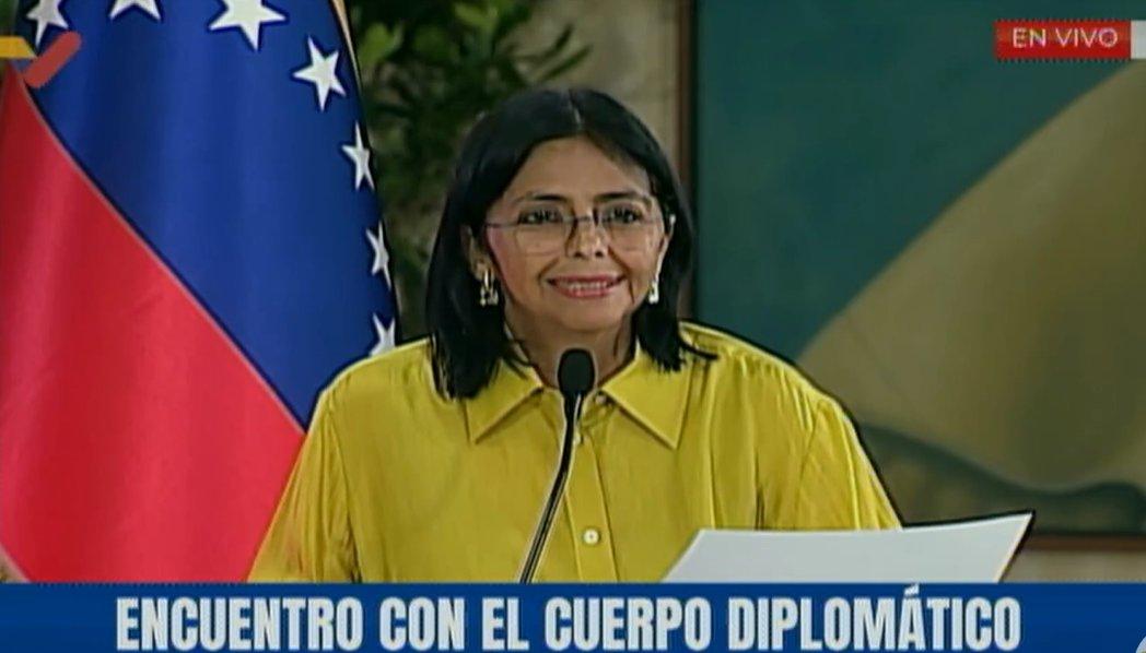 #8Ago| La Vicepresidenta Delcy Rodríguez (<a href="/delcyrodriguezv/">Delcy Rodríguez</a>) sostuvobun encuentro con los diplomáticos acreditados explicando los hechos posteriores a la victoria histórica del 28J. 

#PuebloSonrienteYEnPaz
#ULTIMAHORA 
#ULTIMOMINUTO