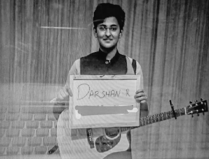 RavalRomeo's tweet photo. A decade ago,a guy in a yellow sweater sang 'pehli mohabbat' on tv and stole thousands of hearts.Ten years later,he's still capturing millions with his music and passion.Cheers to a decade of music and memories.
@DarshanRavalDZ
#darshanraval https://t.co/MiNomhqEUZ