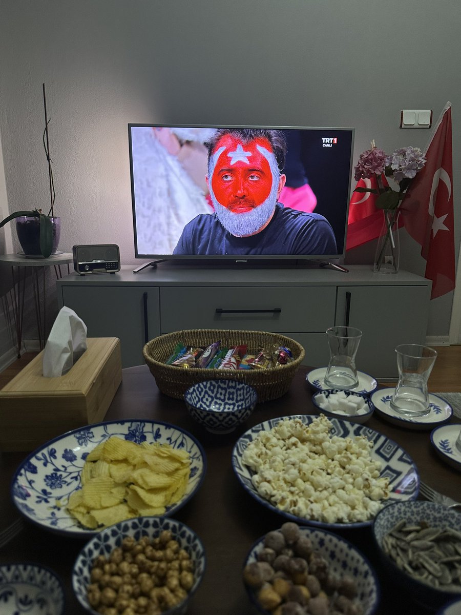 Haydi kızlar sizinleyiz 🇹🇷🇹🇷🇹🇷#FileninSultanlar #turkiye