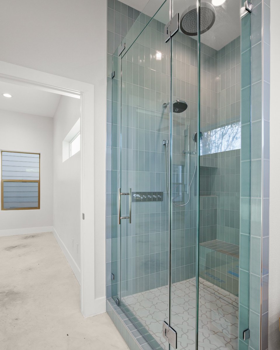 FrecciaGroup's tweet photo. Bathroom glow up! 🌟

Check out this East MLK remodel. We updated the shower tile and glass with sleek wooden countertops for a fresh look. Reshaping the shower added space and comfort. Every detail enhances this modern oasis.

#AustinTX #CustomBuilder #GeneralContractor https://t.co/zWHlEBidOu