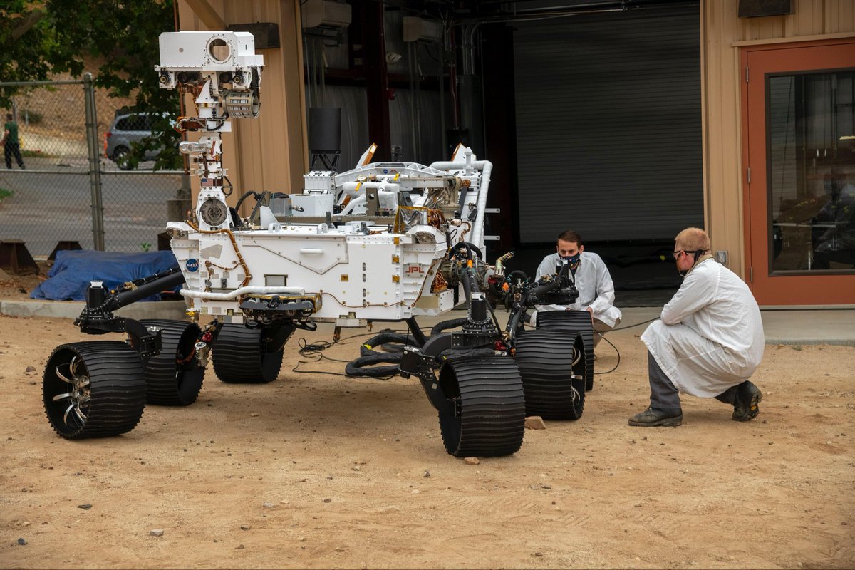 i always think mars rovers are so cute and then i remember they’re actually massive and it fucks my brain up