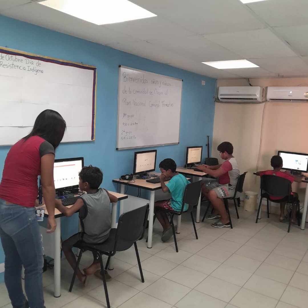Infocentro La Guaira (@infolaguaira) on Twitter photo Facilitadora del Infocentro Biblioteca Pública de Chuspa dicta taller Informando y Comunicando a través de Google (Firefox) investigando que es el Ciberbullying a niños del plan vacacional tecnológico comunal
#PuebloSonrienteYEnPaz
<a href="/NicolasMaduro/">Nicolás Maduro</a>
<a href="/Gabrielasjr/">Gabriela Jiménez</a>
<a href="/LaRosaInfoVE/">LaRosaInfoVE</a> Facilitadora del Infocentro Biblioteca Pública de Chuspa dicta taller Informando y Comunicando a través de Google (Firefox) investigando que es el Ciberbullying a niños del plan vacacional tecnológico comunal
#PuebloSonrienteYEnPaz
<a href="/NicolasMaduro/">Nicolás Maduro</a>
<a href="/Gabrielasjr/">Gabriela Jiménez</a>
<a href="/LaRosaInfoVE/">LaRosaInfoVE</a>
