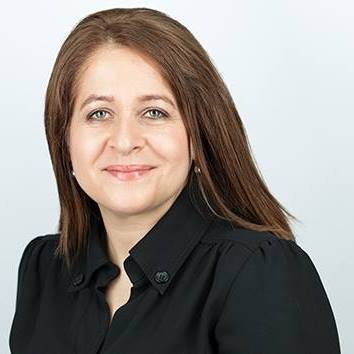 Is Tracey Kallusky (who's now trying to hide as a blonde) still pretending to work at <a href="/StanChart/">Standard Chartered</a>? What does she do for them? Other than give them a bad name by gatecrashing events.