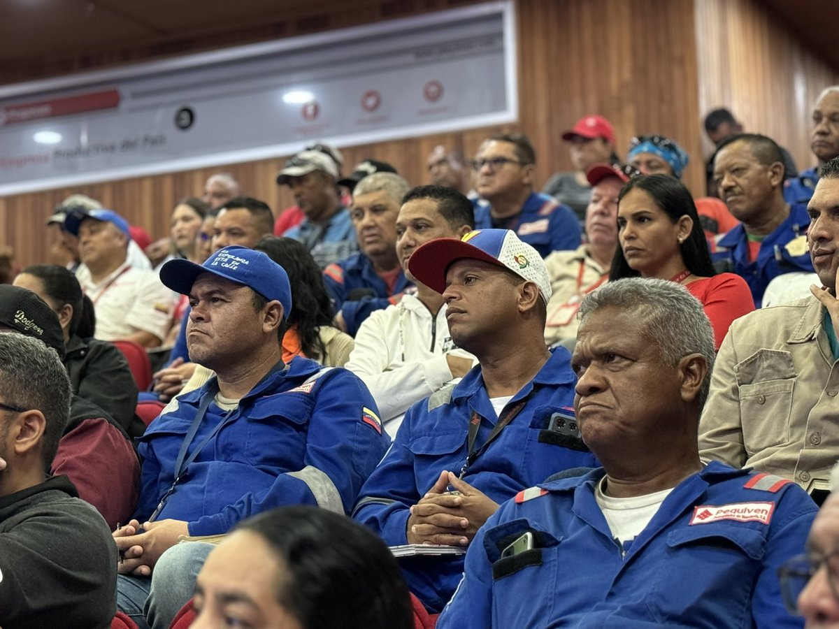 Cptt_Pequiven's tweet image. 📌 José Guerrero Marriaga, director de Pequiven, en diálogo abierto con la clase trabajadora del Complejo Hugo Chávez, agradeció la participación democrática en las elecciones presidenciales. 

@NicolasMaduro 
@TellecheaRuiz 
@elguerrero9523
