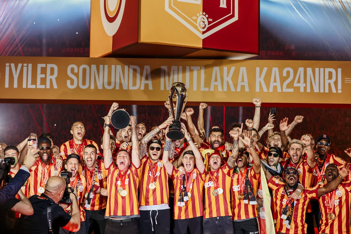 Galatasarayımız yarın son 2 sezonun şampiyonu ve Süper Lig'in en çok şampiyon olan takımı ünvanı ile sezonu açıyor! 

Hedefimiz ise 25. Şampiyonluğumuzu yine “SAHADA” kazanarak ülkenin İLK ve TEK GERÇEK 5 YILDIZA SAHİP kulübü olmak!