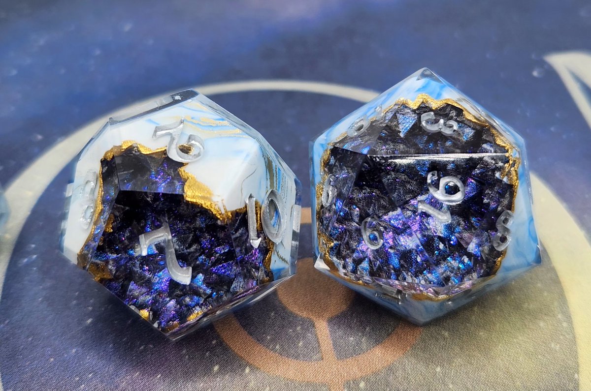 Sinnamon_Dice's tweet photo. Cracked Porcelain Dice Set 💠
#dnd #ttrpg #handmadedice #dice #dungeonsanddragons https://t.co/HqNISdMkY9