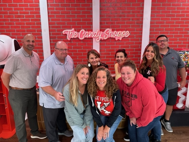KeyportSchools's tweet photo. The Keyport administration solved the puzzle with time to spare! #gokeyport
#teambulding https://t.co/v9qwv4NSai