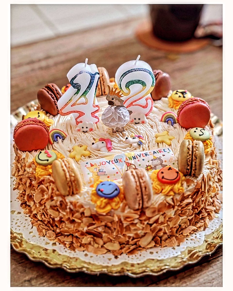 BlackBird87000's tweet photo. Une petite part de gâteau 🍰, pour fêter mes 42 ans.. (Pas plus de 38 selon mes collègues...👌) 🎂😁 #Anniversaire #Birthday #8Aout https://t.co/7CxBz0xHqg