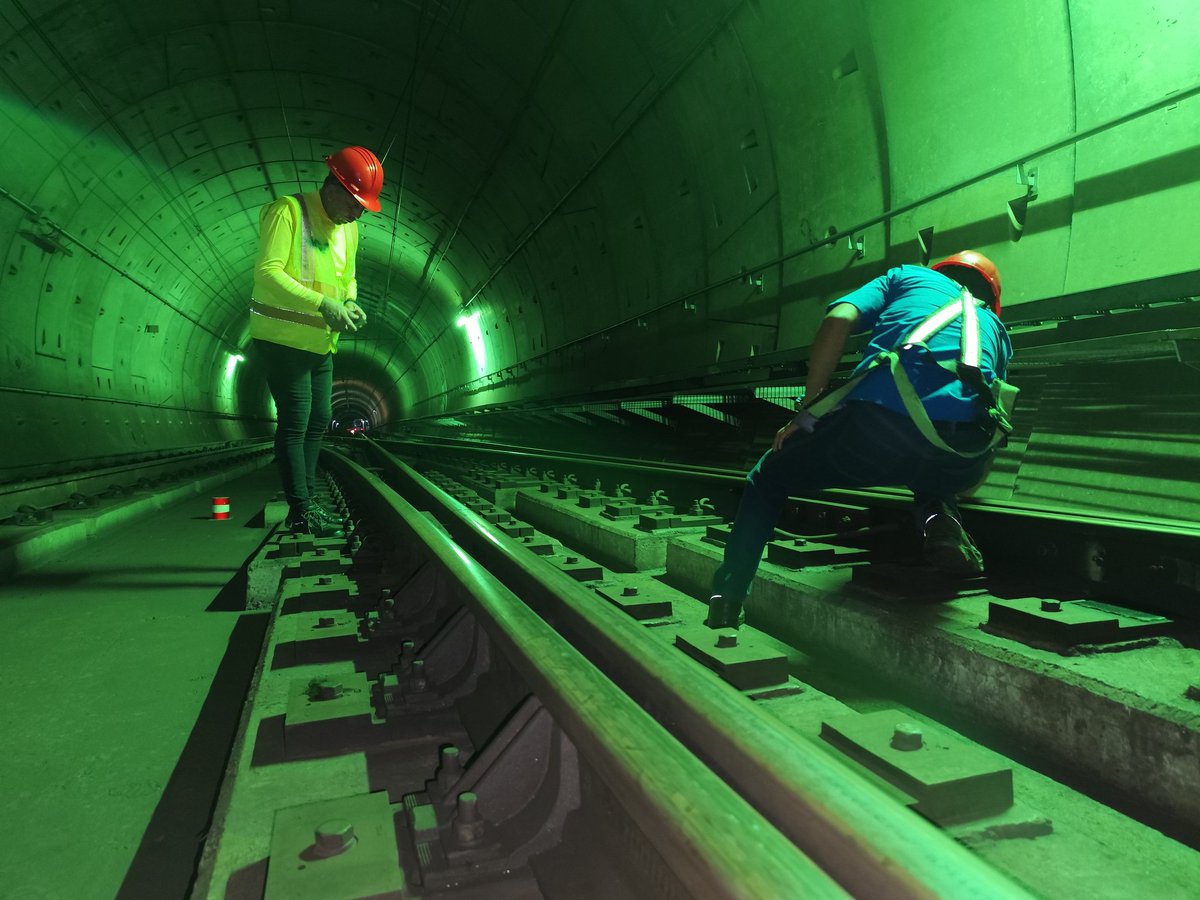 #08||Desde
 la Oficina de vías férreas trabajadores de <a href="/CAMETROVALENCIA/">METRO DE VALENCIA</a> se mantienen firmes en las labores preventivas, con la inspección de los cambia vías 1A, 1B, 3A en la Estación Cedeño 🛤️ 👷‍♂️¡Trabajamos para ti!

<a href="/NicolasMaduro/">Nicolás Maduro</a> <a href="/rvaraguayan/">Ramón Celestino Velásquez Araguayán</a> @Yolyemil
#PuebloSonrienteYEnPaz