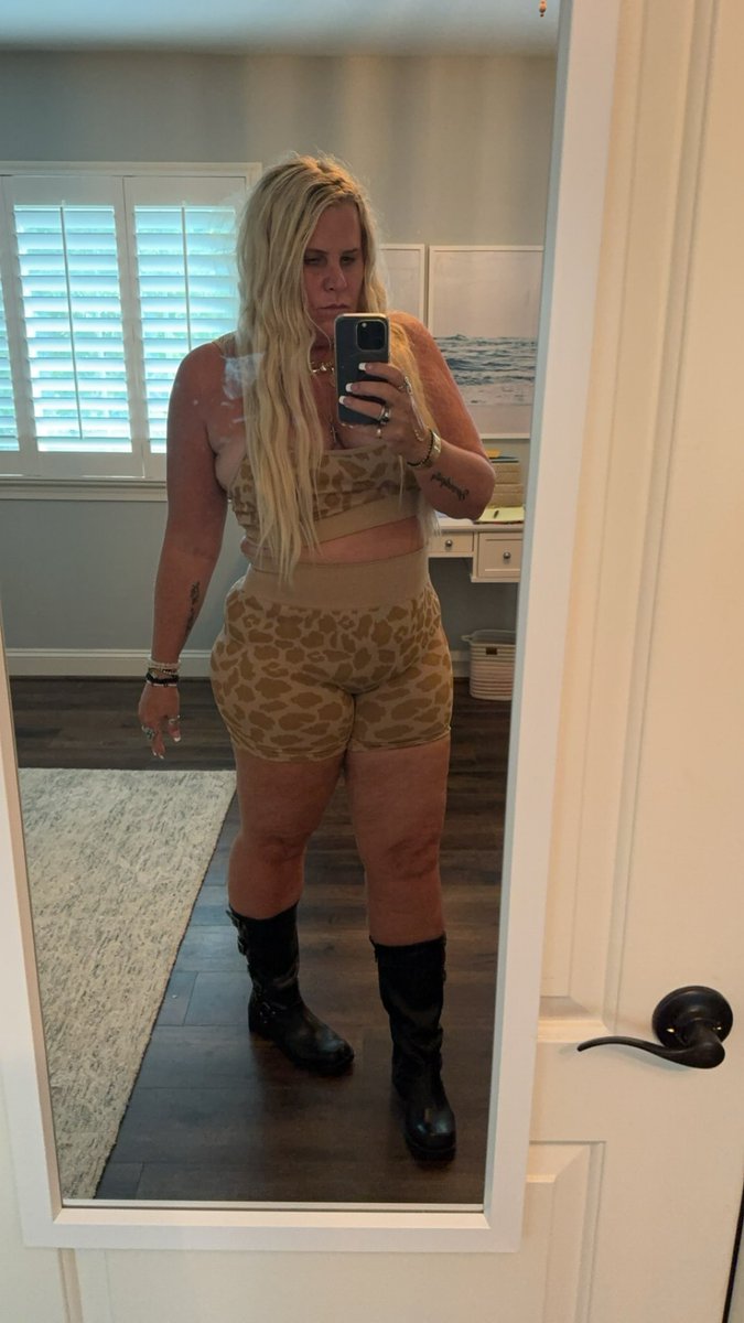 camikourtesis's tweet image. cute fit w #motoboots #yogafit shop here ltk.app.link/R02MolQUTLb