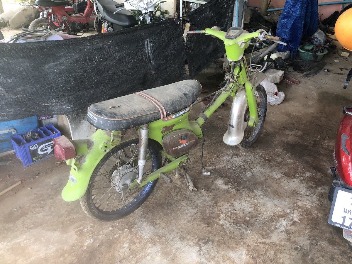 ซื้อรถปีนี้…ค่อยขี่ปีหน้า 😆😆
#C70
#รถเก่าเท่จะตาย
#บ้านนานมีคลาสสิค
#บ้านเรามีคลาสสิคแล้ว