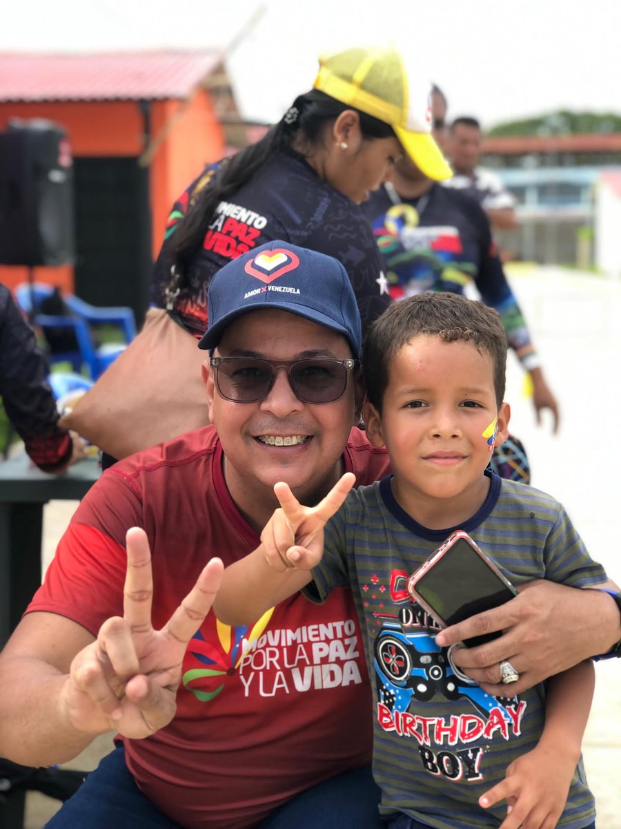 ApurePaz's tweet image. En defensa de la Paz El Movimiento por la Paz y la Vida brindó atención Recreativa, deportiva y cultural  en la Cancha de Villas de Sol, atendiendo niños de la Comunidad Simón Bolivar y comunidades vecinas.

#DesinstalaElOdio
#PazYVidaApureEnLaCalle
#SomosPazYVida @fundacion_mpv