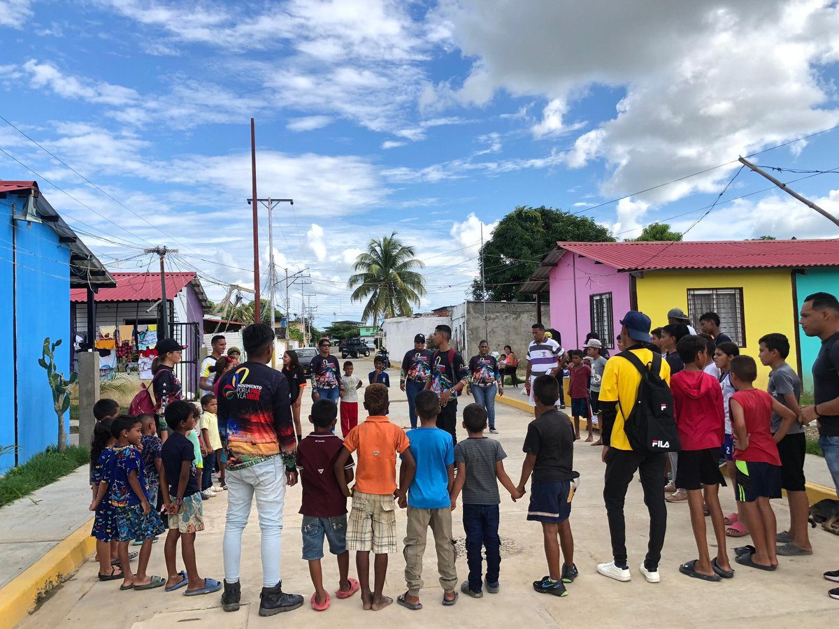 ApurePaz's tweet image. En defensa de la Paz El Movimiento por la Paz y la Vida brindó atención Recreativa, deportiva y cultural  en la Cancha de Villas de Sol, atendiendo niños de la Comunidad Simón Bolivar y comunidades vecinas.

#DesinstalaElOdio
#PazYVidaApureEnLaCalle
#SomosPazYVida @fundacion_mpv