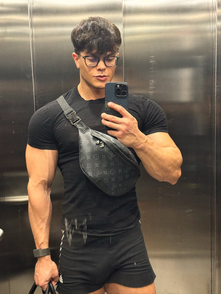 Andrew673835's tweet photo. RT if you’d be my gym buddy💪 https://t.co/mCJq3v22zv