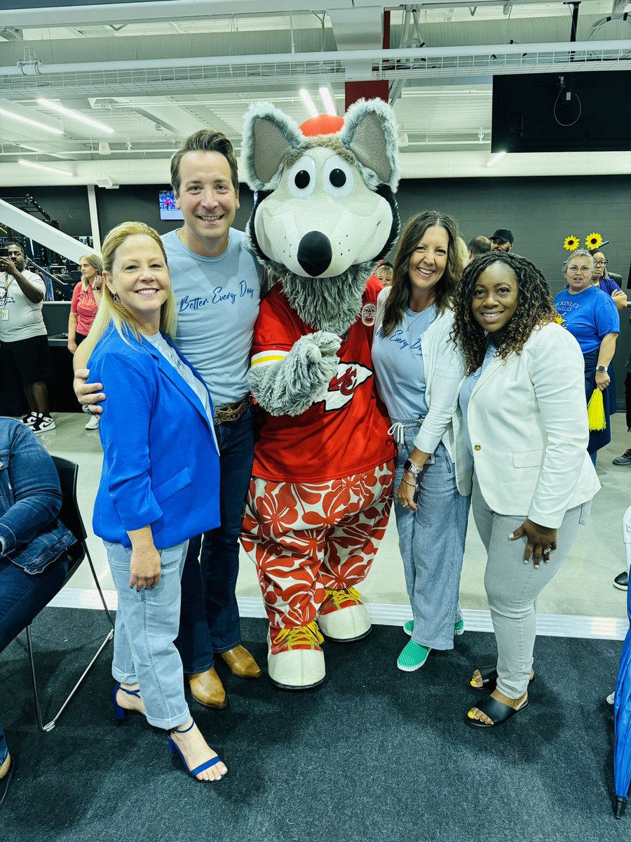 drjoshuasnyder's tweet photo. Convocation was on 🔥 this am! Excited to start another year @kckschools focusing on #betteteverydayineveryway with my amazing team and incredible schools! Loved our moment with @Chiefs @kcwolf! @AhuskerAmy @LBilboErvin @KristenScottISU @JudithC1908 @astubblefield7 @drmegancook https://t.co/3N84LeqCcq