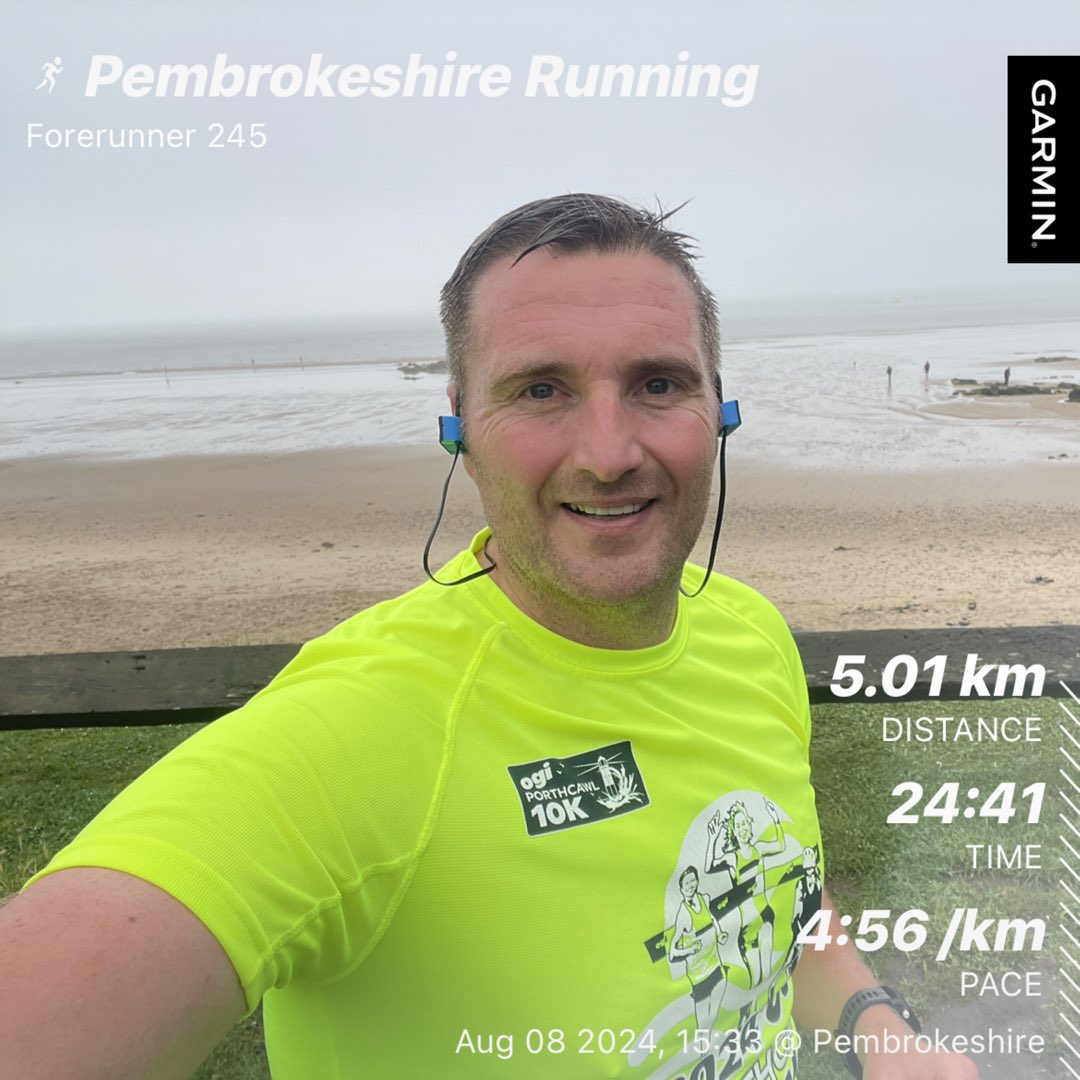 DaleFlower02's tweet photo. What a difference a day makes; it was blowing a gale out there! So nice that Wiseman’s path was back open, also, which was packed with walkers. We headed to the Rib &amp; Oyster afterwards, which was amazing (5⭐️); I’d recommend people visit if they are ever visiting Saundersfoot. https://t.co/uGPIN7kplM