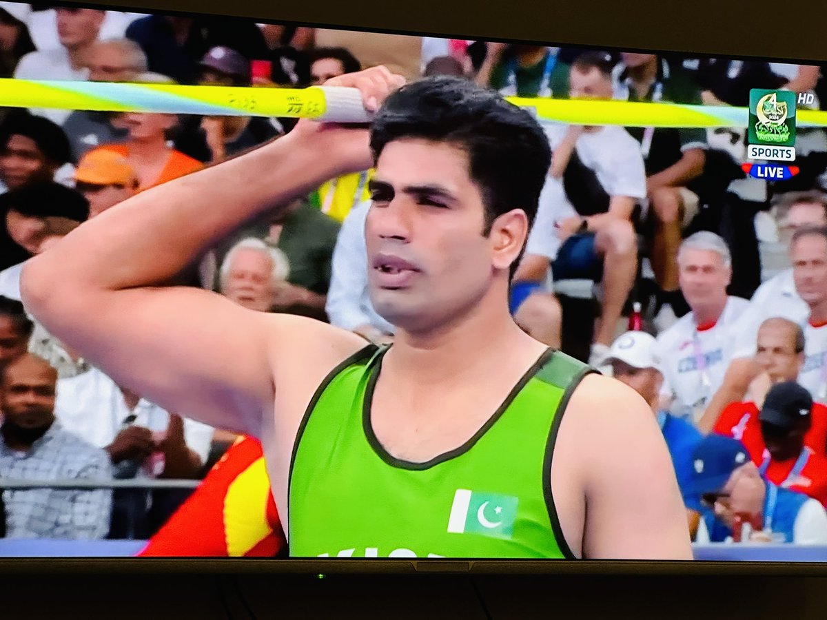 iqrarulhassan's tweet photo. what a throw…. New Olympic Record… 93 meters… weldone Arshad Nadeem 🇵🇰 🇵🇰🇵🇰 Gold Medal, inshaAllah https://t.co/QnUjr3RCDq