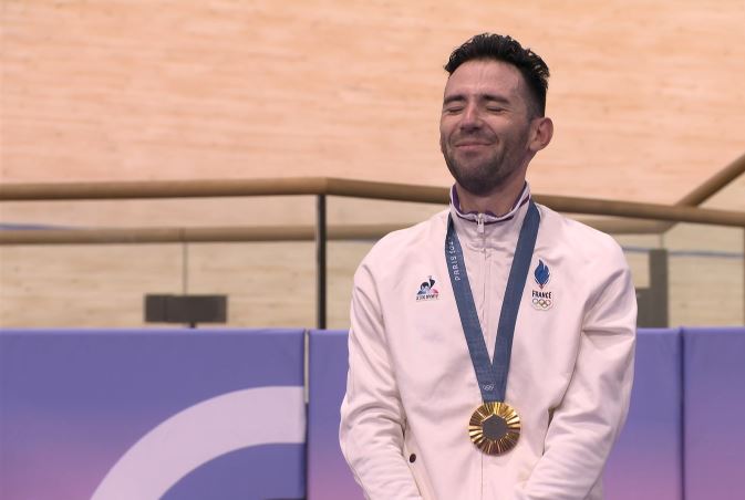 RMCsport's tweet photo. 🫶🇫🇷🥇 Tu es un chef, Benjamin. https://t.co/M1wgdfJeum