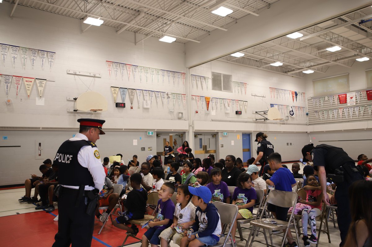 YNOTservices's tweet photo. What an amazing day at Ynot Summer Camp! We were thrilled to have the @TorontoPolice from @TPS31Div , led by the incredible Inspector @jackgurrr,  🚓also taught our campers about the exciting world of law enforcement they can make a positive impact in communities. 👮‍♂️🤝 https://t.co/yehttBHSpQ