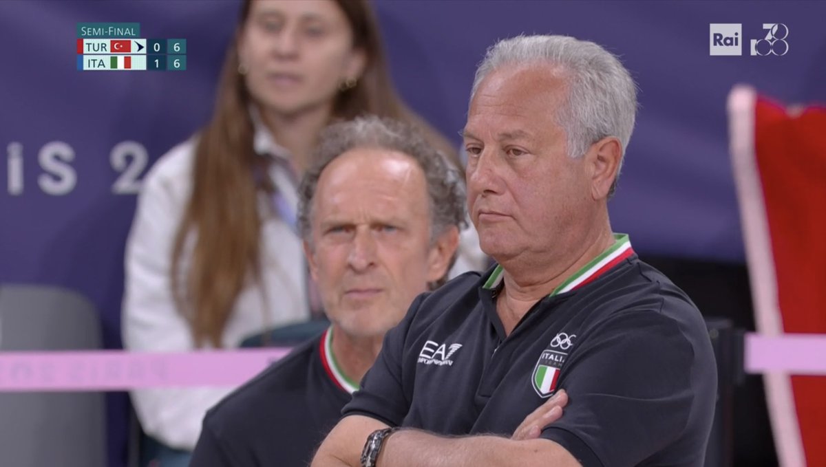 mariocanfora's tweet image. Il mito con uno dei suoi pupilli storici che oggi è nel suo staff. Che fortuna ad averli noi. Ma soprattutto il mito è uno spettacolo a vederlo e sentirlo durante i time-out. #velasco #bernardi #GIOCHIOLIMPICI  #Parigi2024  #italiaturchia #volleyball