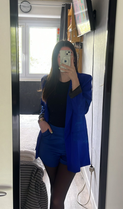 kkimyyla's tweet photo. Vous préférer me voir en tailleur ou en petite lingerie https://t.co/1xoDA1ryao