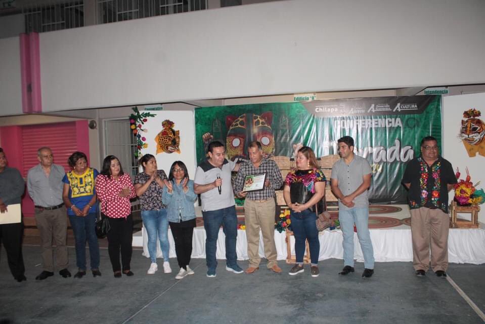 Dentro de las actividades culturales que el Ayuntamiento de Chilapa realiza por la Tigrada 2024, se llevó a cabo la conferencia "Jaguar en Guerrero" a cargo de Juan Carranza Soriano, en las instalaciones de la escuela secundaria "Benito Juárez", de la ciudad de Chilapa.