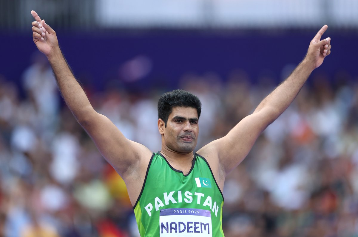 OLYMPIC RECORD 😤

🇵🇰's Arshad Nadeem launches an absolute missile in the men's javelin throw final.

92.97m Olympic record 🔥

4 more attempts to go.

#Paris2024 #Olympics