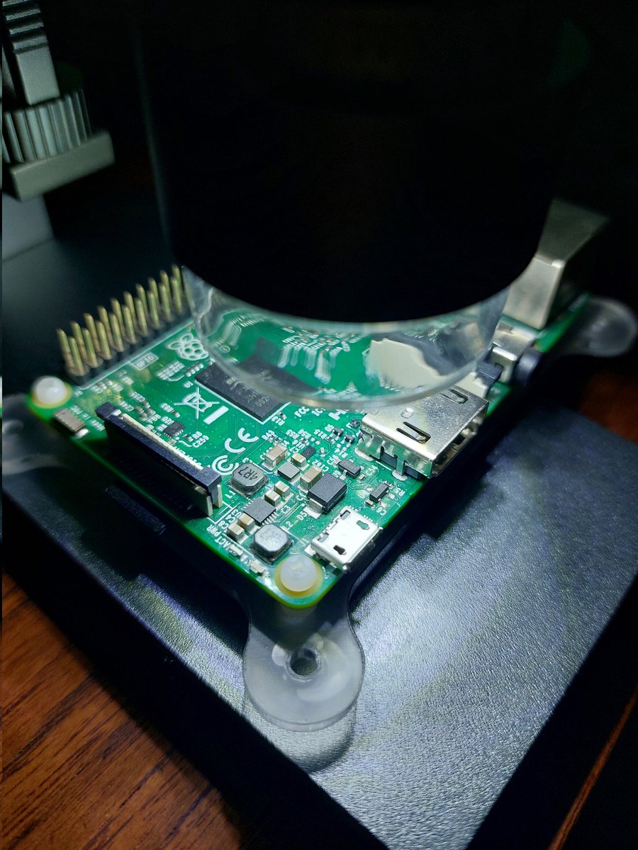 shipilev's tweet image. For digital microscopes, the &quot;magnification rate&quot; is an illusion. If you have a home projector, you can easily get &amp;gt;600x.