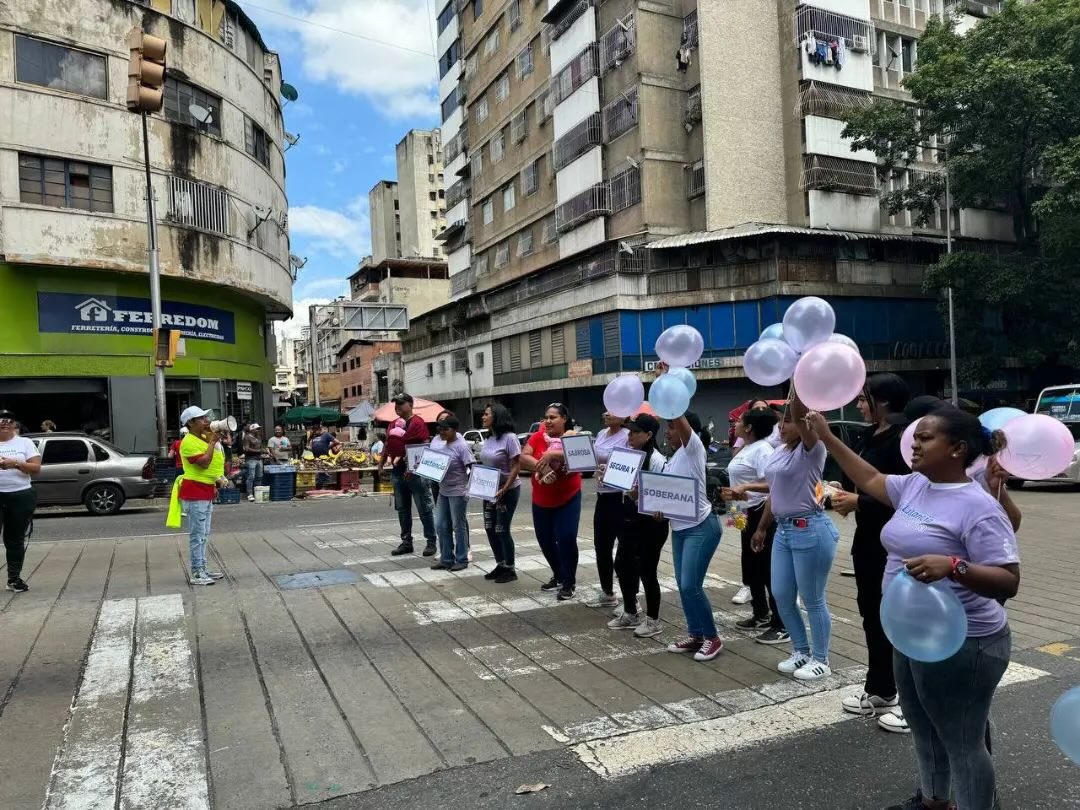 mvenezuelamujer's tweet photo. Celebrando la Semana Mundial de la Lactancia Materna 🤱

El @InnVenezuela se desplegó en varias parroquias de #Caracas, para fomentar la #LactanciaMaterna como la mejor fuente de nutrición.

@NicolasMaduro
@DhelizAlvarez
@marilyndilucave
@VTVcanal8
#PuebloSonrienteYEnPaz https://t.co/QOBrlkGL3V