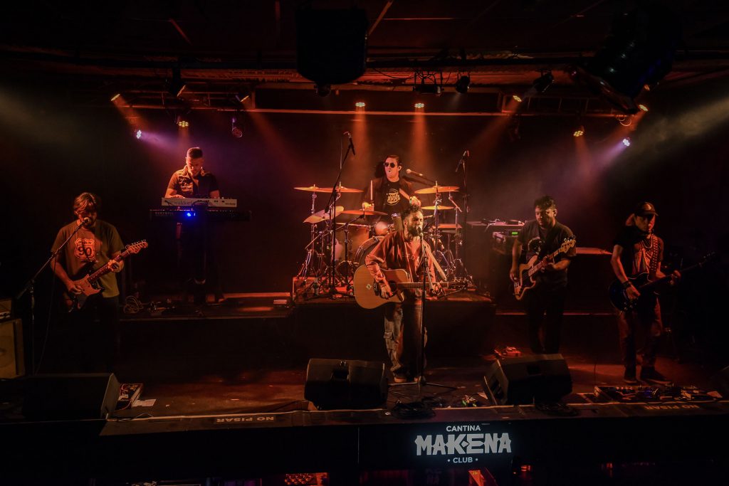 <a href="/Cielo_Razzo/">Cielo Razzo</a> presentó su nuevo disco con un show íntimo en Makena 💥

La banda rosarina tocó "Un Día Fuera Del Tiempo" el día de su estreno ante un puñado de fanáticos que disfrutó de sus nuevas canciones

✍️ <a href="/damianbasile/">Damián Basile</a> 
📷 Diego de Bruno
🔗 rockandball.com.ar/rock/cielo-raz…